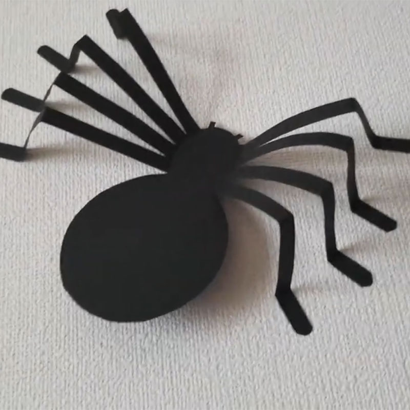 立体的なクモの壁面飾り|ハロウィン飾り・壁面装飾