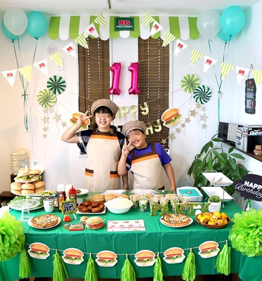 バーガーショップ・モスバーガーをテーマにした誕生日パーティー演出